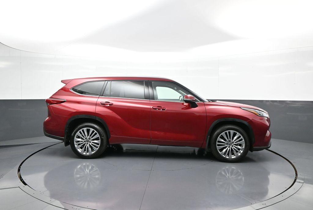 used 2023 Toyota Highlander car, priced at $44,500