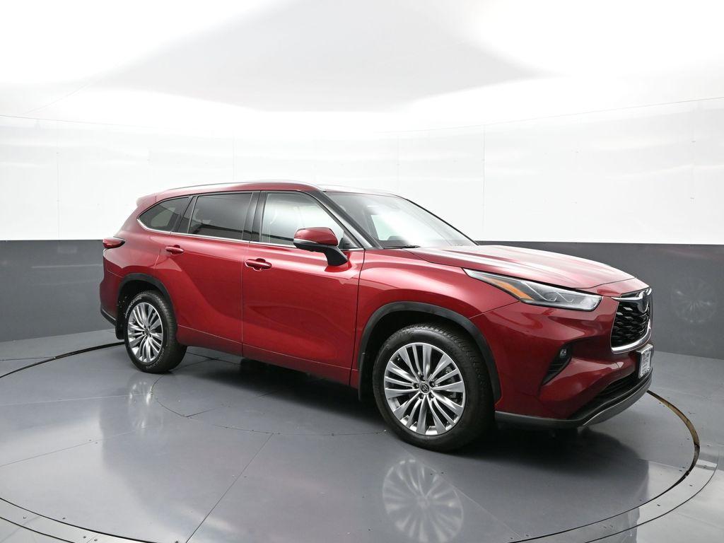used 2023 Toyota Highlander car, priced at $44,500