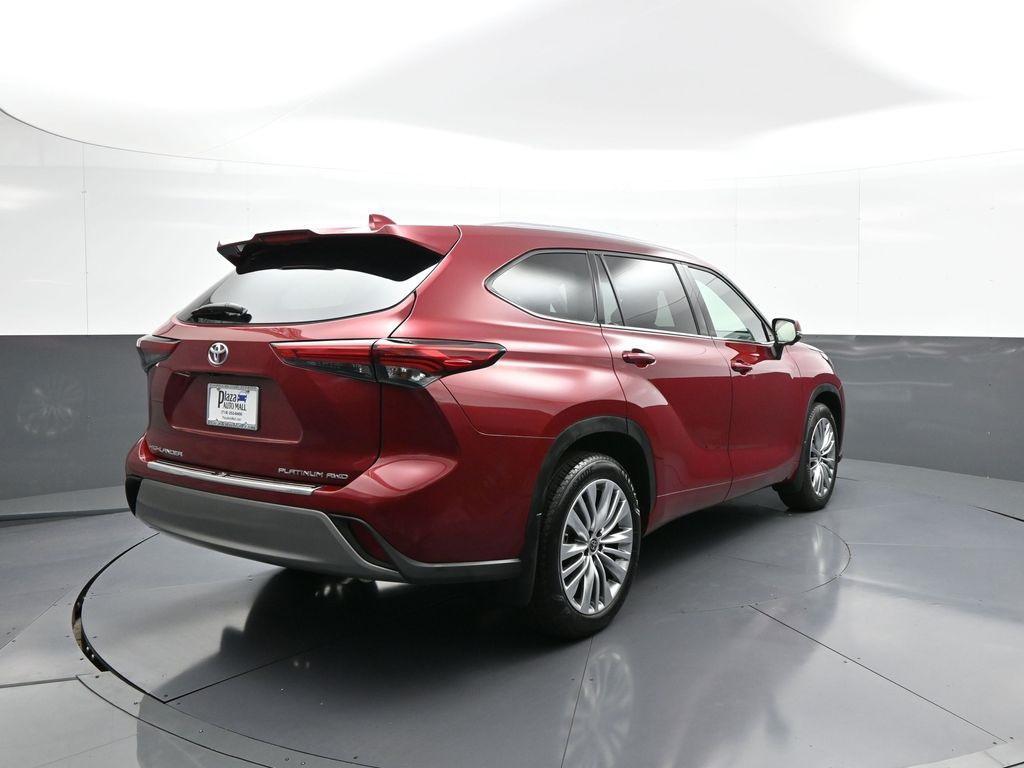 used 2023 Toyota Highlander car, priced at $44,500