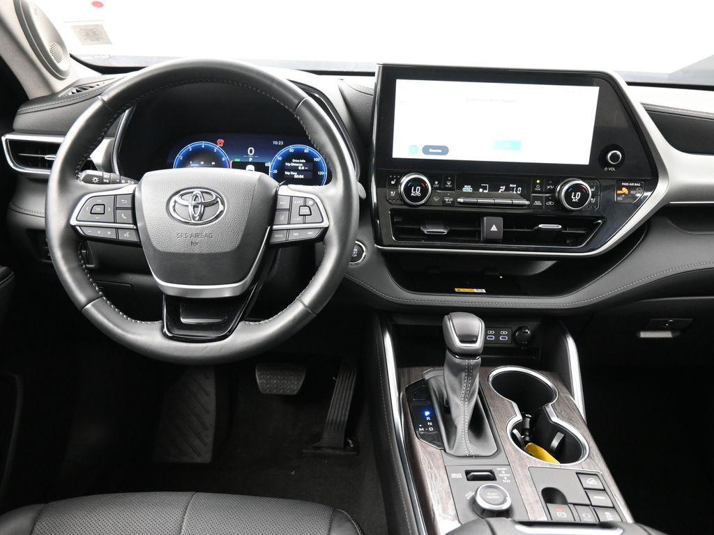 used 2023 Toyota Highlander car, priced at $44,500