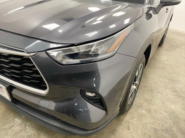 used 2022 Toyota Highlander car, priced at $27,000