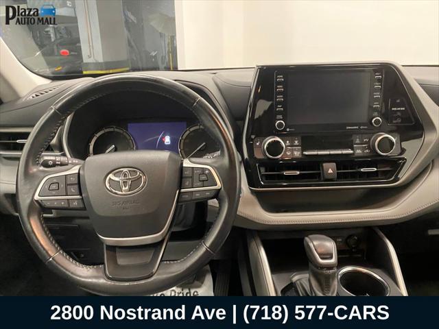 used 2022 Toyota Highlander car, priced at $31,039