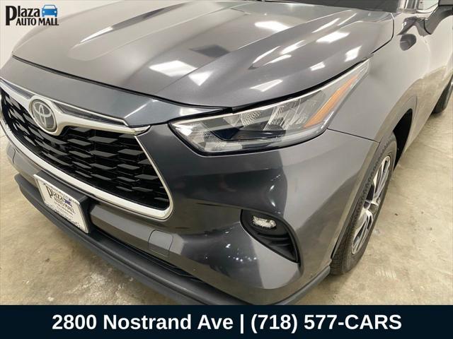 used 2022 Toyota Highlander car, priced at $31,039