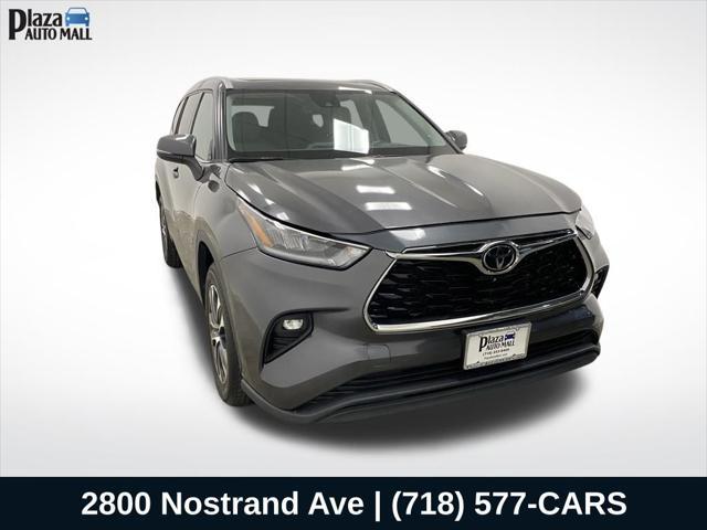 used 2022 Toyota Highlander car, priced at $31,039