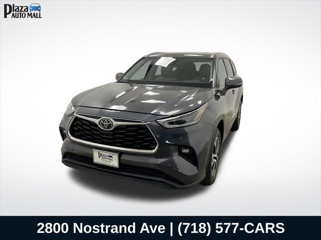 used 2022 Toyota Highlander car, priced at $31,039