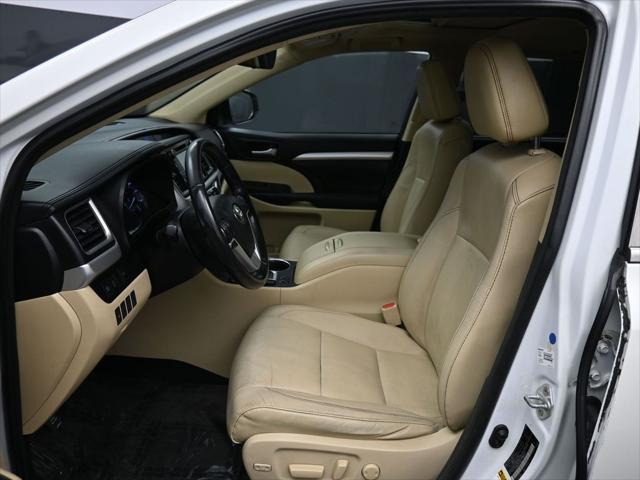 used 2018 Toyota Highlander car, priced at $26,500