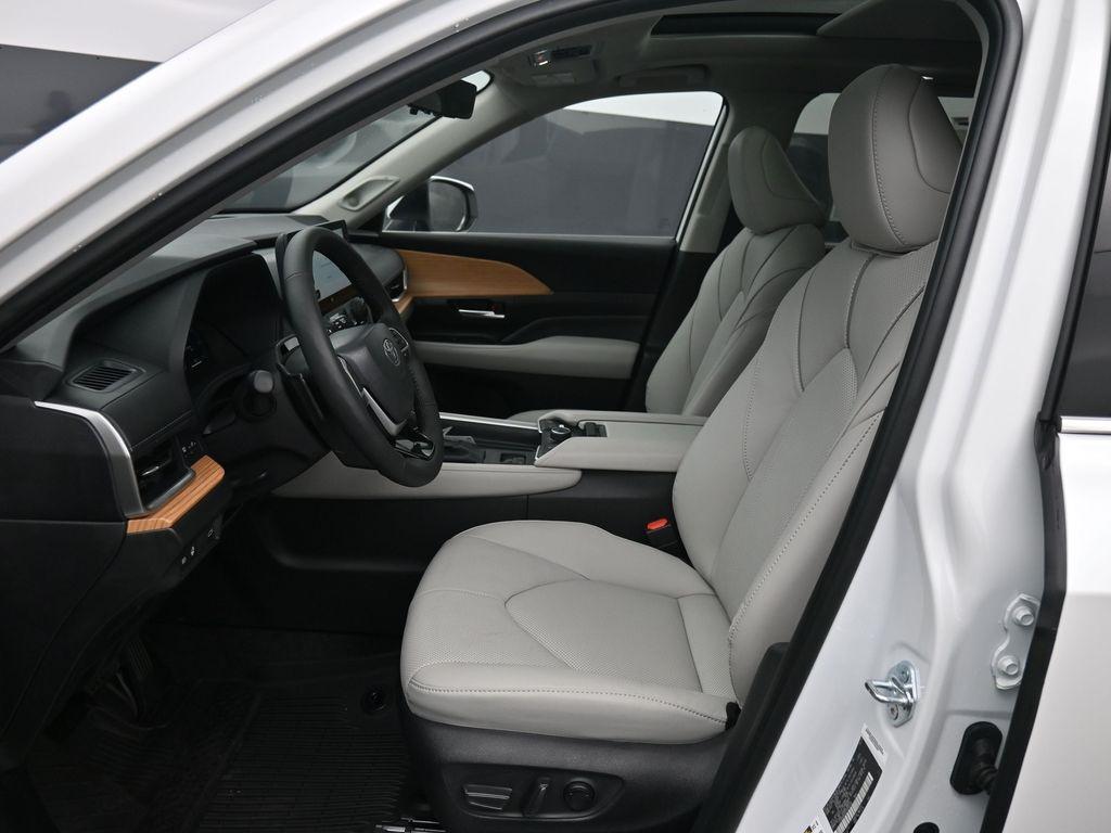 new 2025 Toyota Grand Highlander car