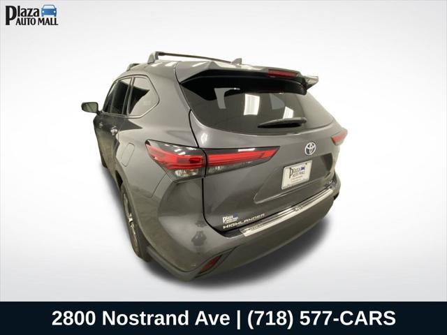 used 2022 Toyota Highlander Hybrid car, priced at $39,624