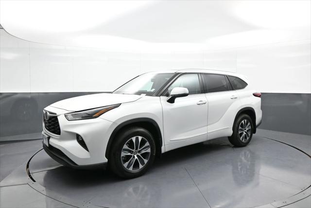 used 2022 Toyota Highlander car, priced at $38,700