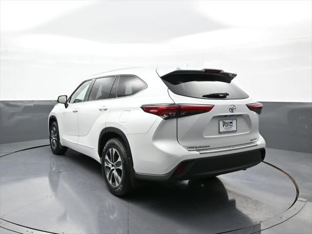 used 2022 Toyota Highlander car, priced at $38,700