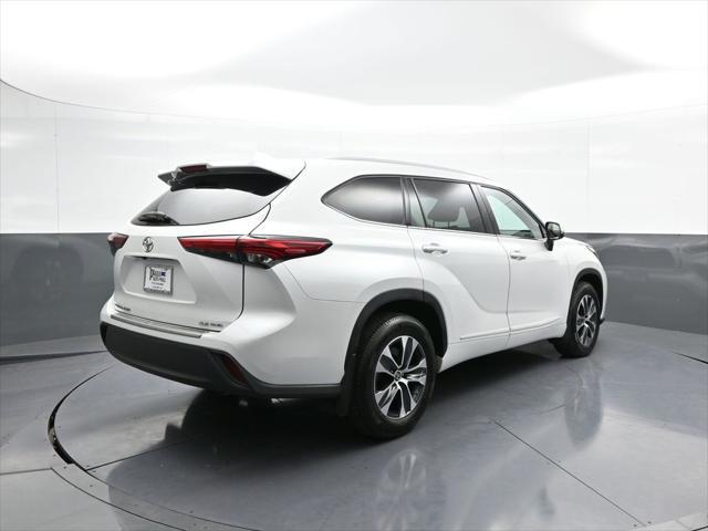 used 2022 Toyota Highlander car, priced at $38,700