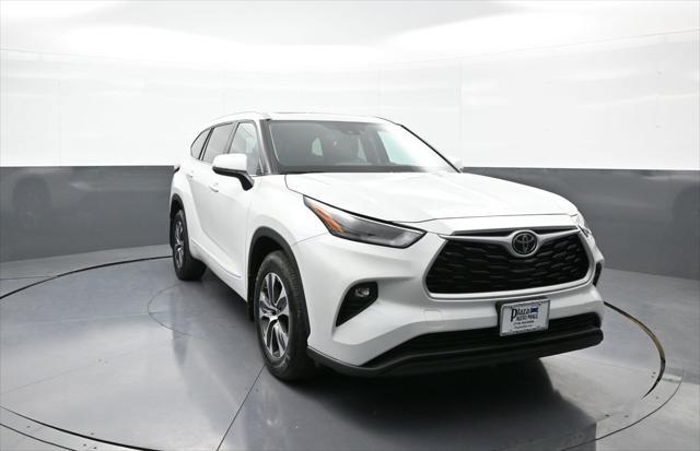 used 2022 Toyota Highlander car, priced at $38,700