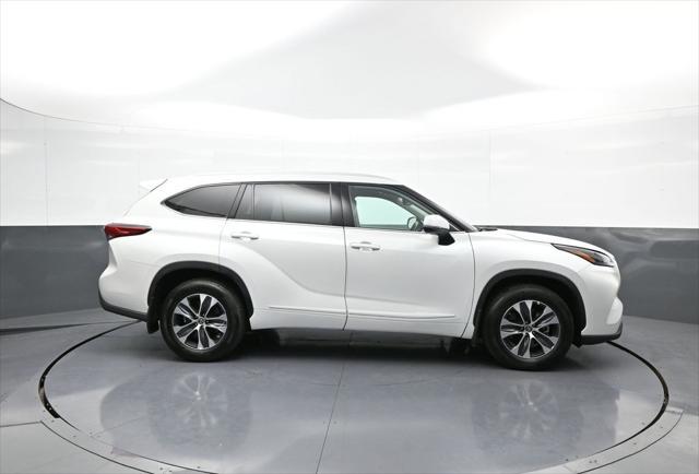 used 2022 Toyota Highlander car, priced at $38,700