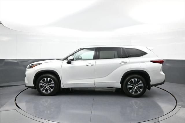used 2022 Toyota Highlander car, priced at $38,700