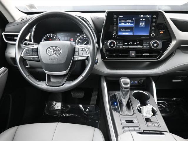 used 2022 Toyota Highlander car, priced at $38,700