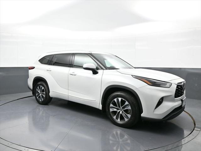 used 2022 Toyota Highlander car, priced at $38,700