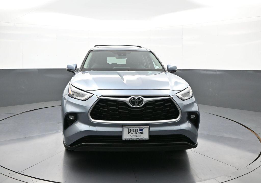 used 2022 Toyota Highlander car, priced at $36,800