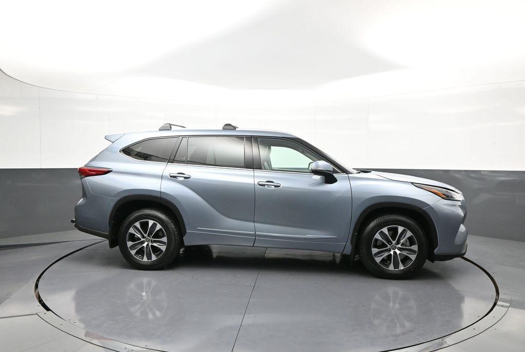 used 2022 Toyota Highlander car, priced at $36,800
