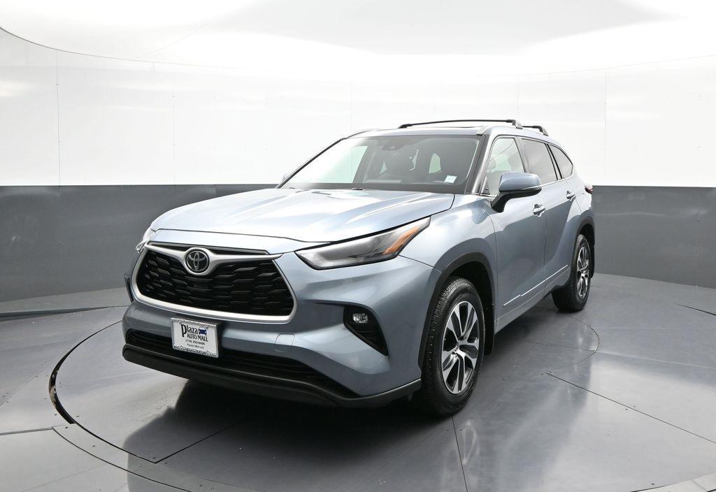 used 2022 Toyota Highlander car, priced at $36,800