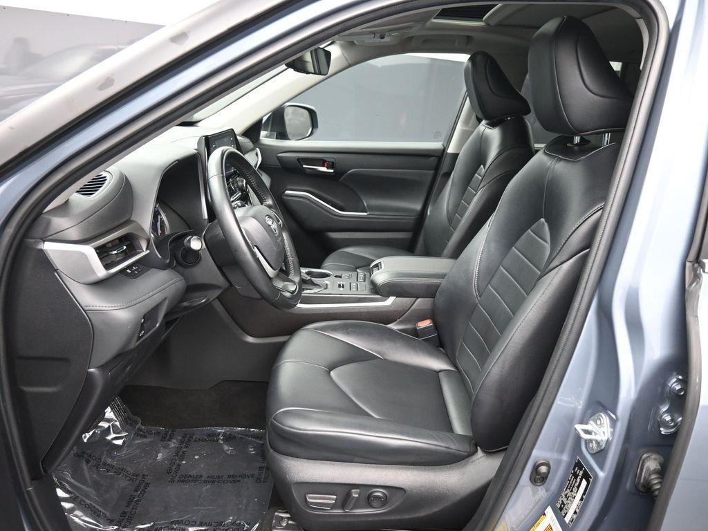 used 2022 Toyota Highlander car, priced at $36,800