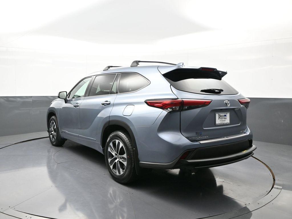 used 2022 Toyota Highlander car, priced at $36,800