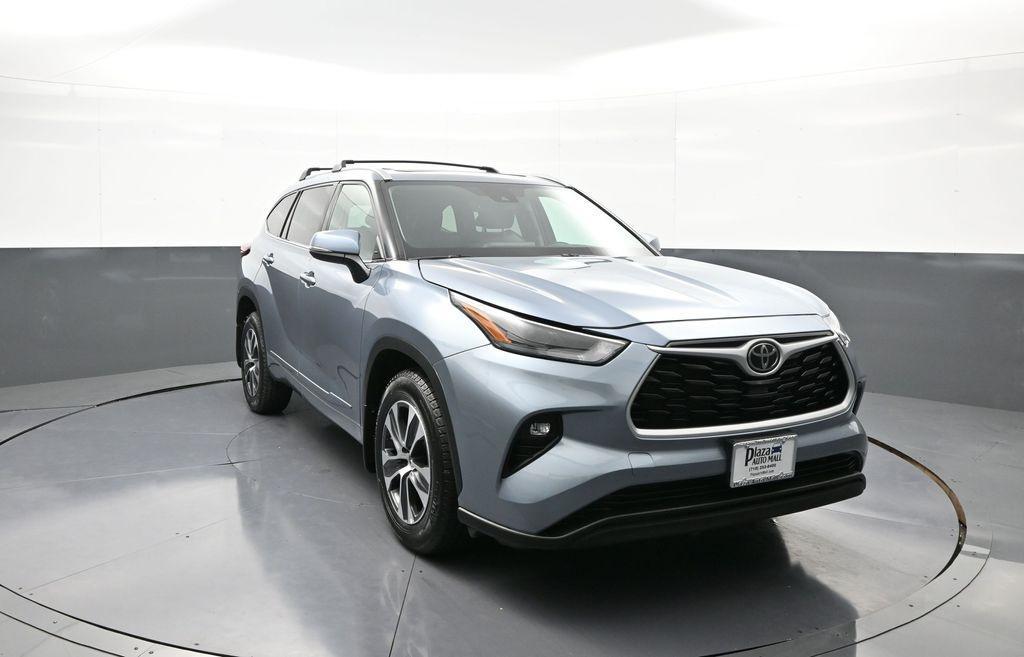 used 2022 Toyota Highlander car, priced at $36,800