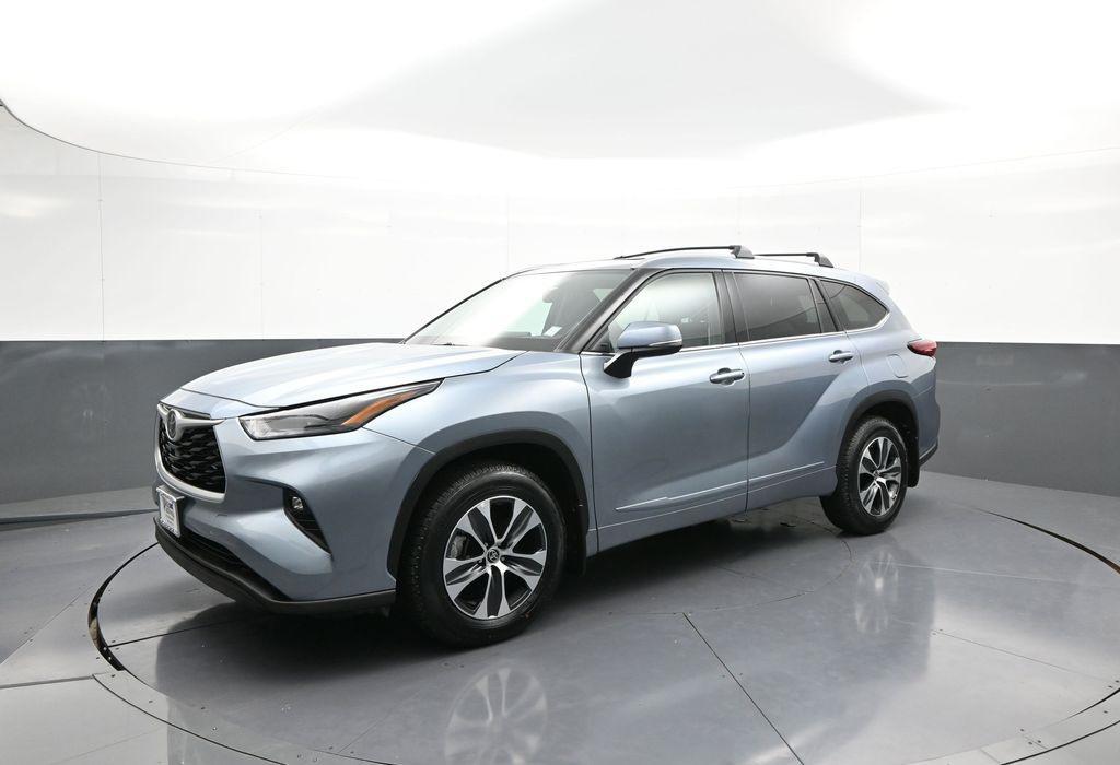 used 2022 Toyota Highlander car, priced at $36,800