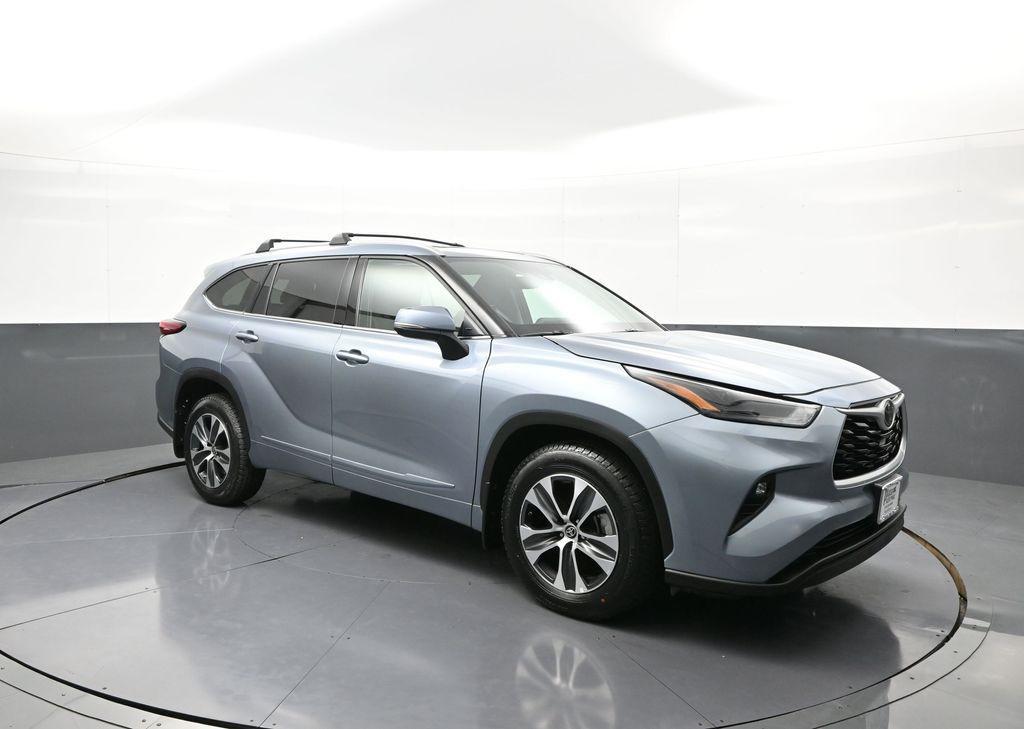 used 2022 Toyota Highlander car, priced at $36,800