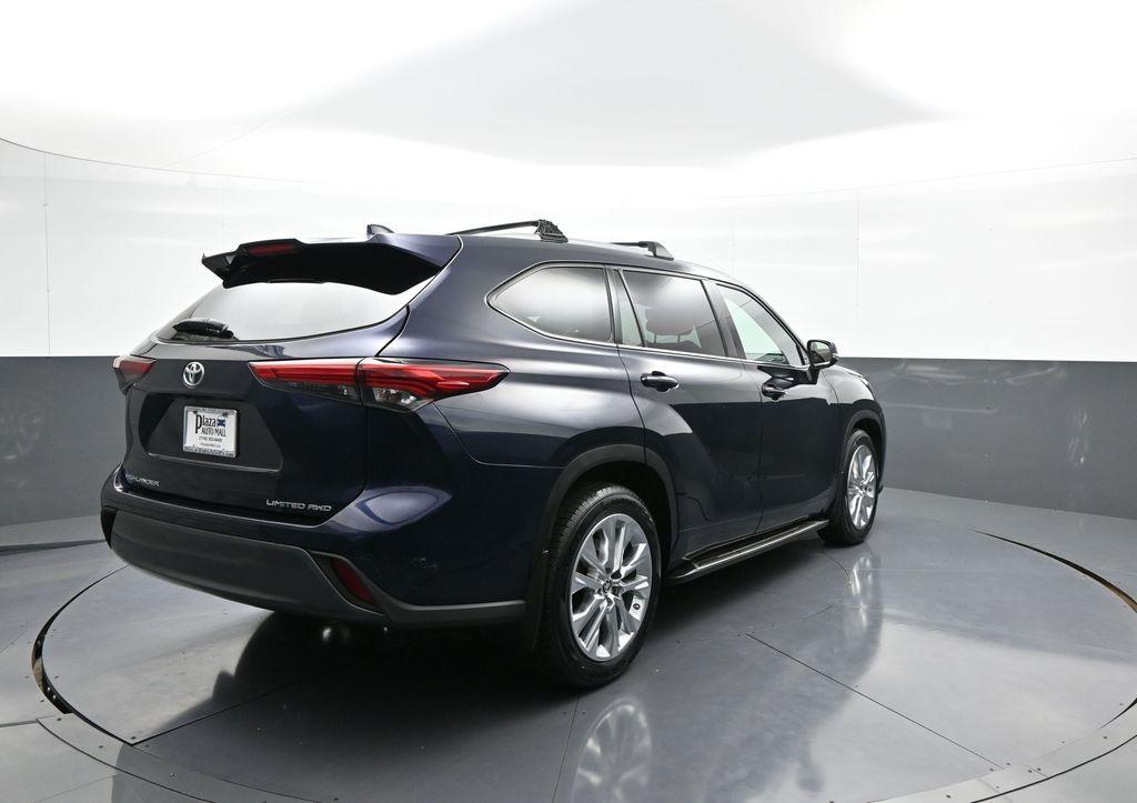 used 2022 Toyota Highlander car, priced at $40,500