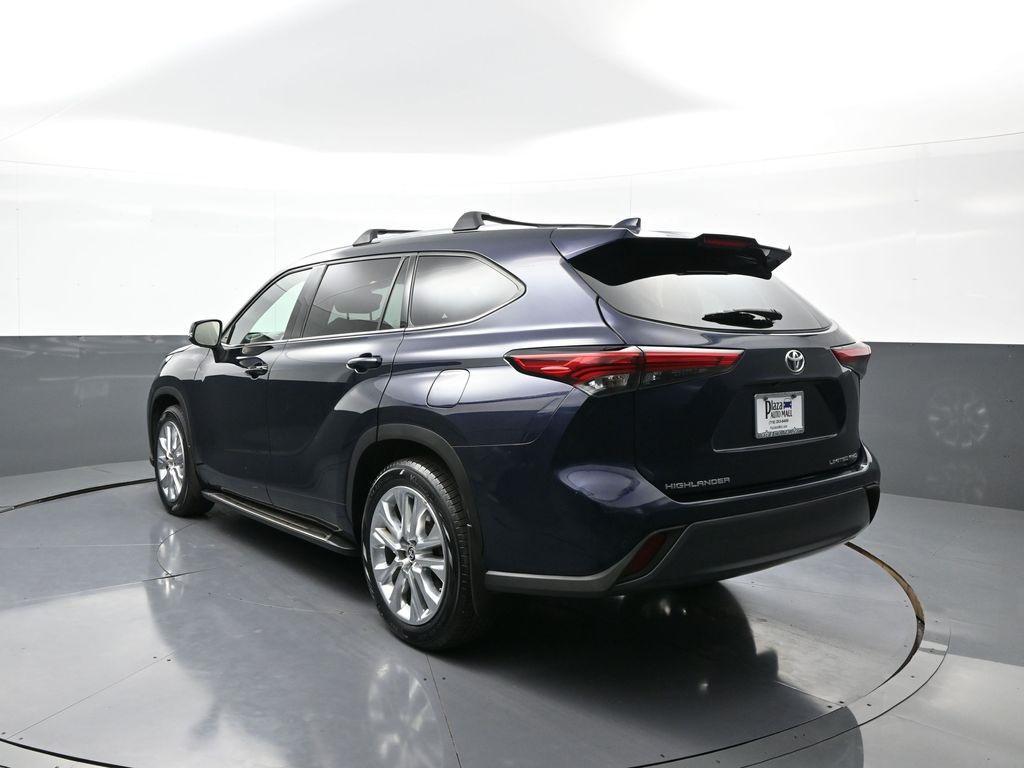 used 2022 Toyota Highlander car, priced at $40,500