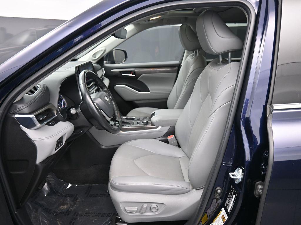 used 2022 Toyota Highlander car, priced at $40,500