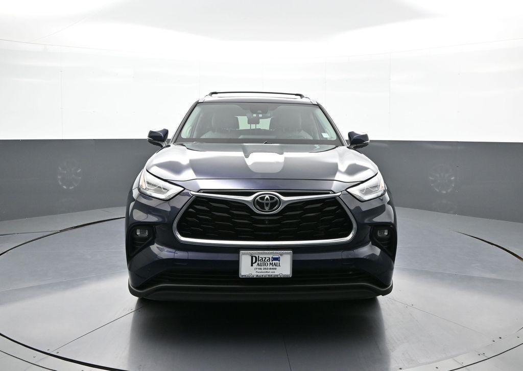 used 2022 Toyota Highlander car, priced at $40,500