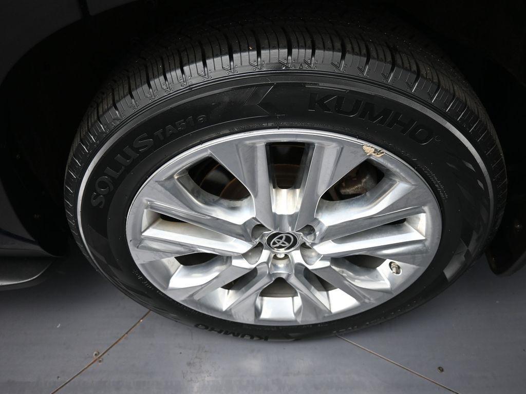 used 2022 Toyota Highlander car, priced at $40,500