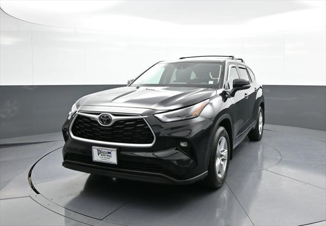 used 2022 Toyota Highlander car, priced at $34,500