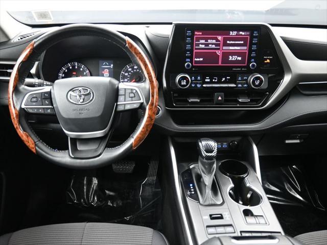 used 2022 Toyota Highlander car, priced at $34,200