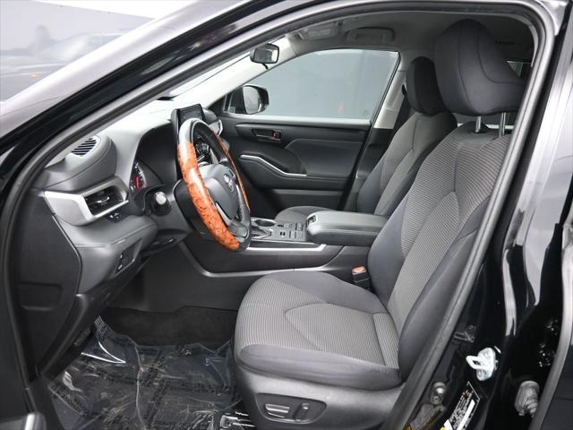 used 2022 Toyota Highlander car, priced at $34,200