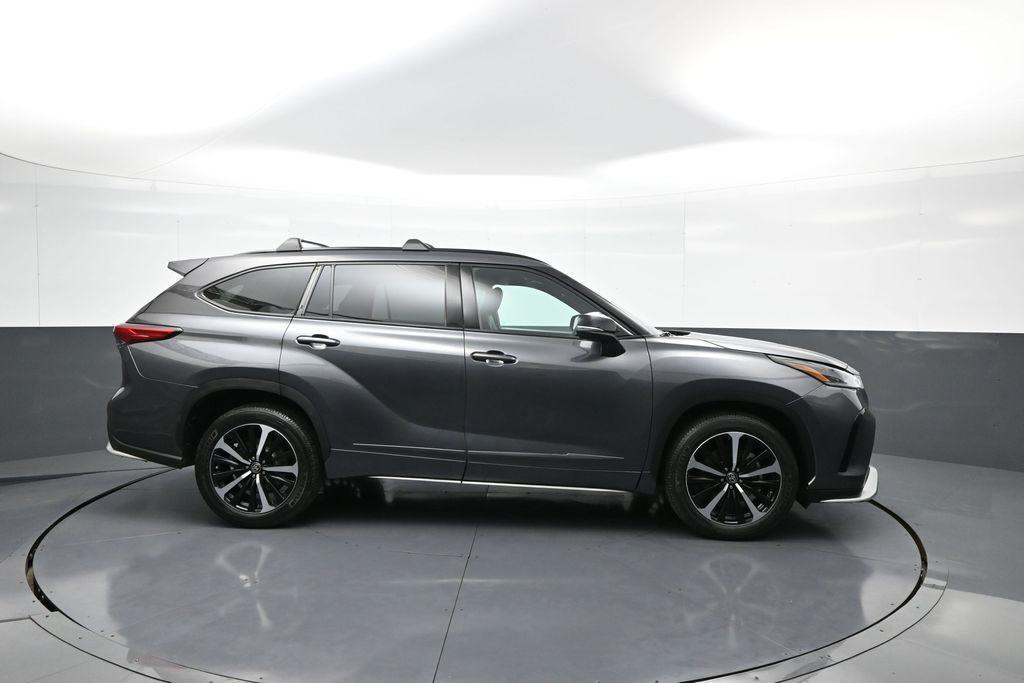 used 2021 Toyota Highlander car, priced at $29,800