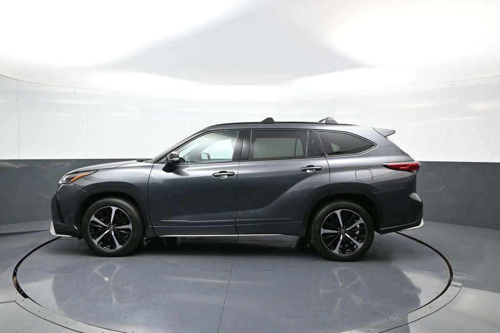 used 2021 Toyota Highlander car, priced at $29,800