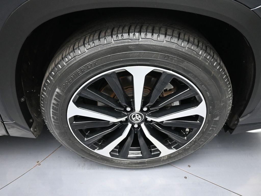 used 2021 Toyota Highlander car, priced at $29,800