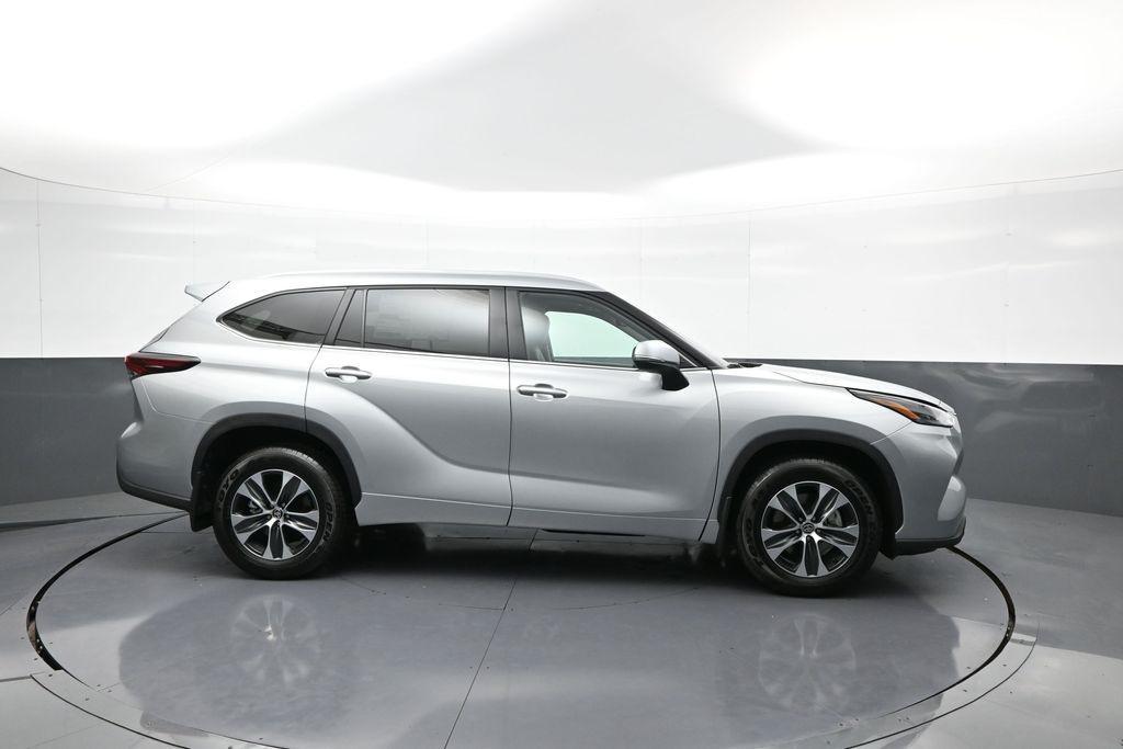new 2025 Toyota Highlander car