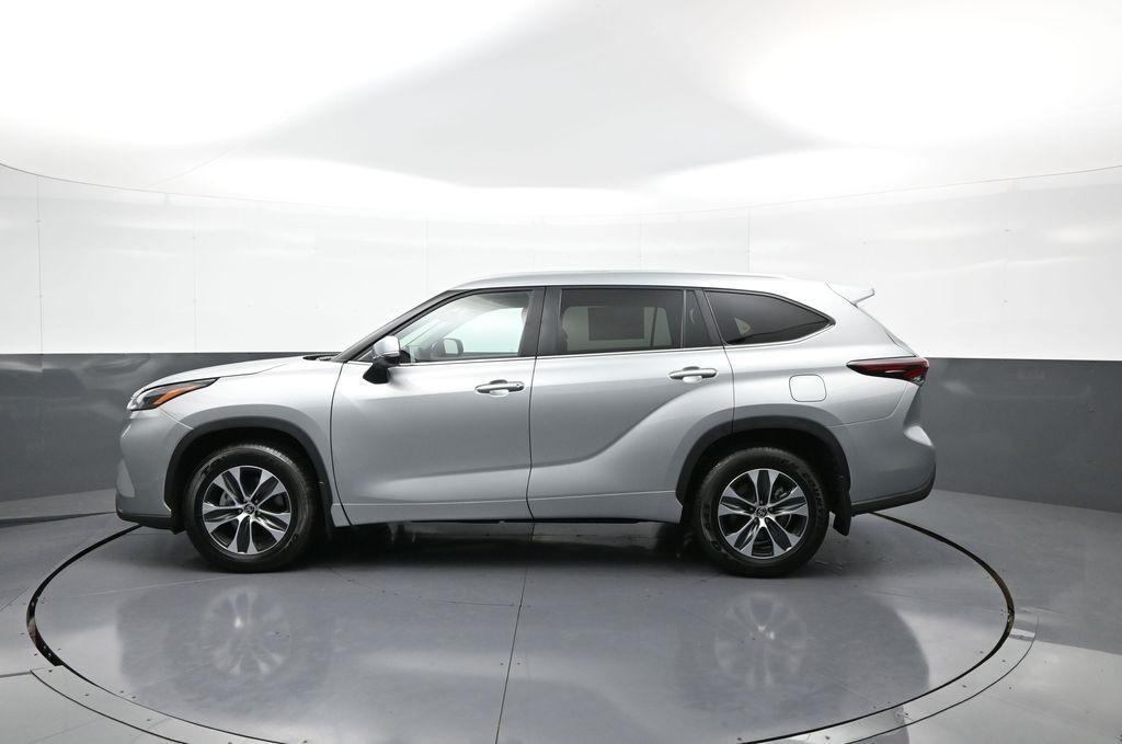 new 2025 Toyota Highlander car