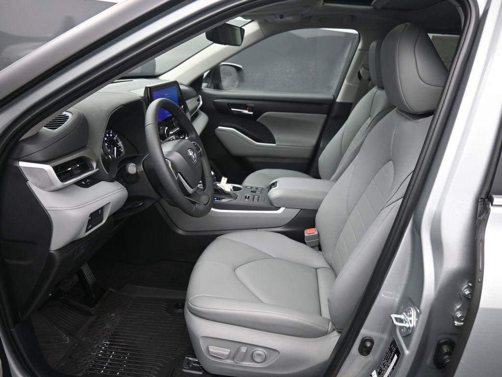 new 2025 Toyota Highlander car