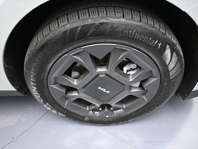 used 2025 Kia Carnival Hybrid car, priced at $43,000