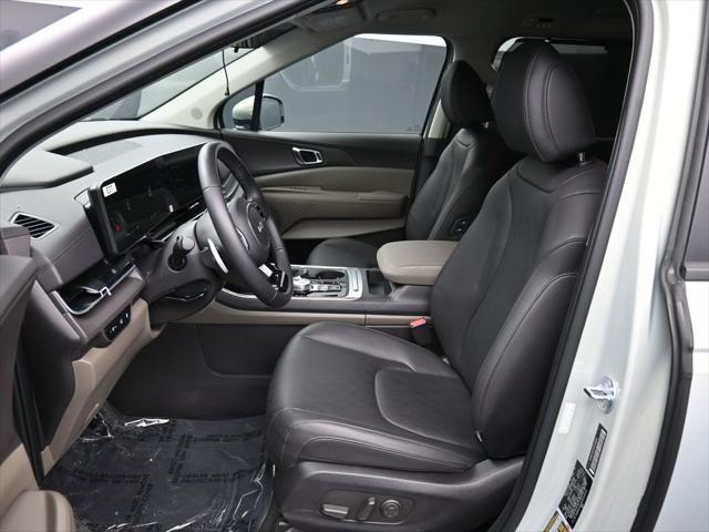 used 2025 Kia Carnival Hybrid car, priced at $43,000