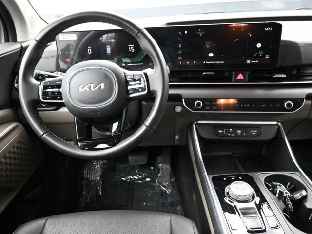 used 2025 Kia Carnival Hybrid car, priced at $43,000