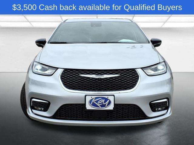 new 2026 Chrysler Pacifica car, priced at $44,025