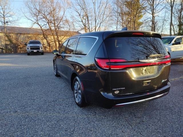 used 2022 Chrysler Pacifica Hybrid car, priced at $25,999