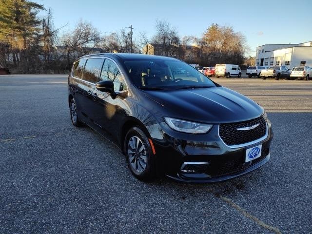 used 2022 Chrysler Pacifica Hybrid car, priced at $25,999