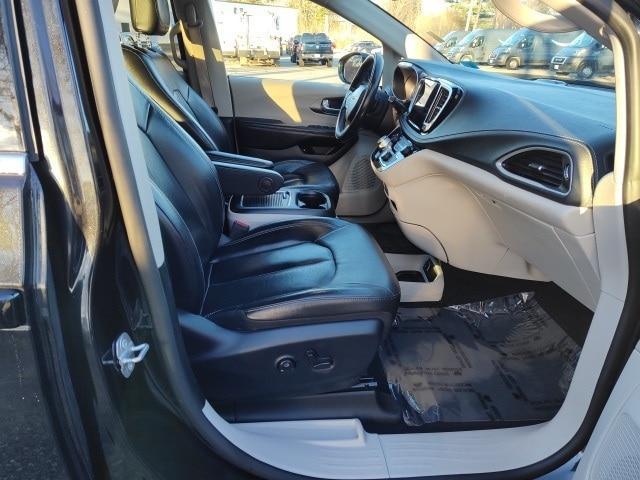 used 2022 Chrysler Pacifica Hybrid car, priced at $25,999