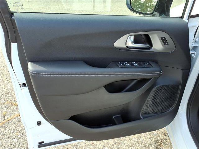 new 2025 Chrysler Pacifica car, priced at $44,765